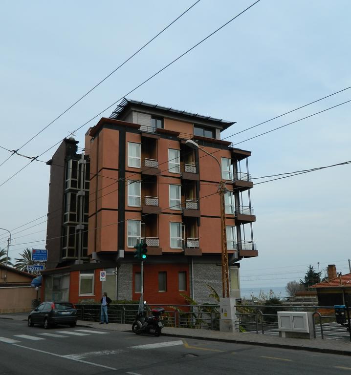 Residence Dei Fiori Bordighera Exteriör bild